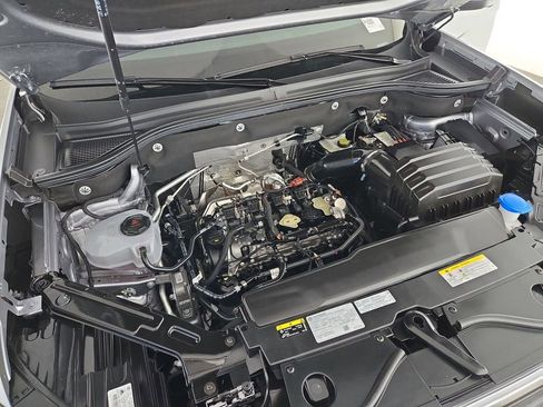 Used 2025 Volkswagen Atlas Cross Sport SE image 35