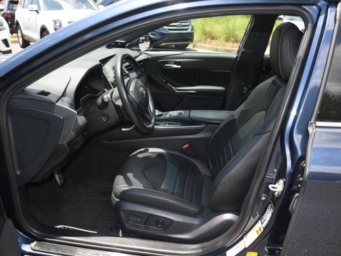 Used 2019 Toyota Avalon Touring w/ Advanced Safety Package FWD image 8