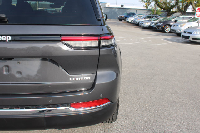 Used 2024 Jeep Grand Cherokee Laredo RWD image 43