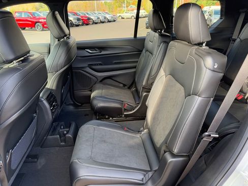 New 2025 Jeep Grand Cherokee L Altitude image 11