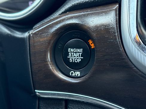 Used 2018 Jeep Grand Cherokee Limited AWD/4WD image 24