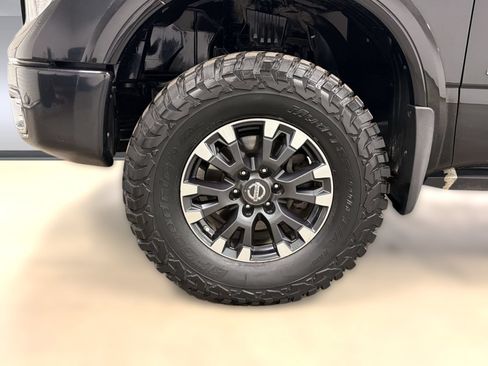 Used 2017 Nissan Titan PRO-4X AWD/4WD image 12