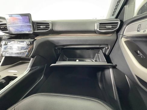 Certified 2022 Ford Explorer Limited w/ Equipment Group 301A AWD/4WD image 27