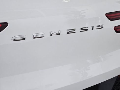 Used 2025 Genesis GV70 2.5T w/ Select Package image 9