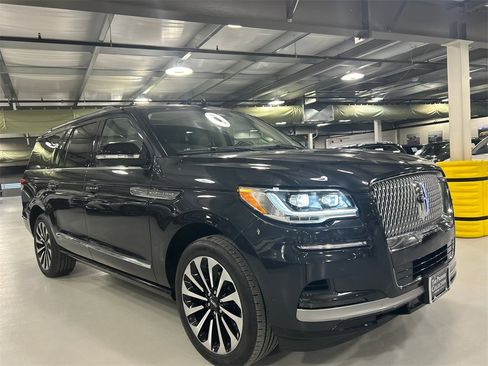 Used 2022 Lincoln Navigator L Reserve image 1