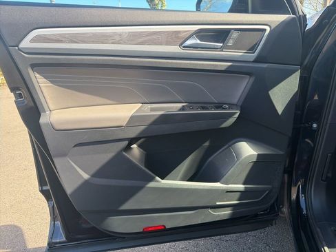 Used 2022 Volkswagen Atlas Cross Sport SE image 11