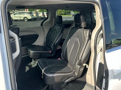 Used 2023 Chrysler Pacifica Limited w/ Uconnect Theater Family Group AWD/4WD image 10