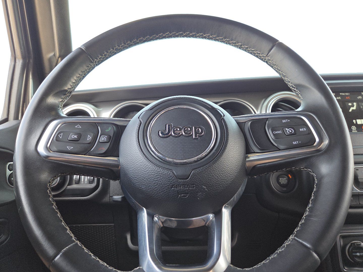 Used 2018 Jeep Wrangler Unlimited Sahara AWD/4WD image 23