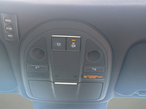 Used 2023 Genesis G70 2.0T image 29