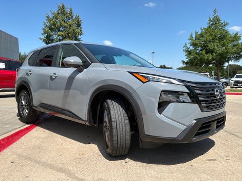 Used 2026 Nissan Rogue SV FWD image 4