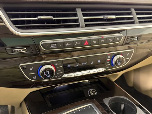 Used 2019 Audi Q7 3.0T Prestige w/ Prestige Package image 25