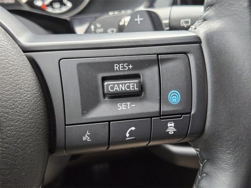 Used 2024 Nissan Pathfinder SV w/ SV Premium Package image 29