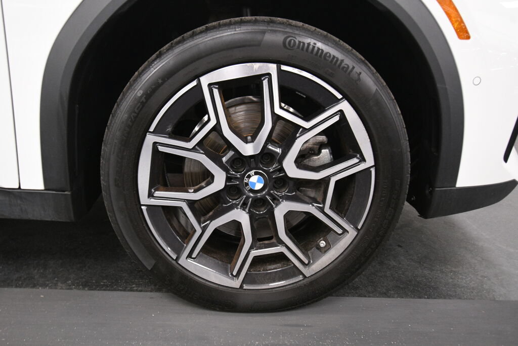Used 2026 BMW X2 xDrive28i AWD/4WD image 32