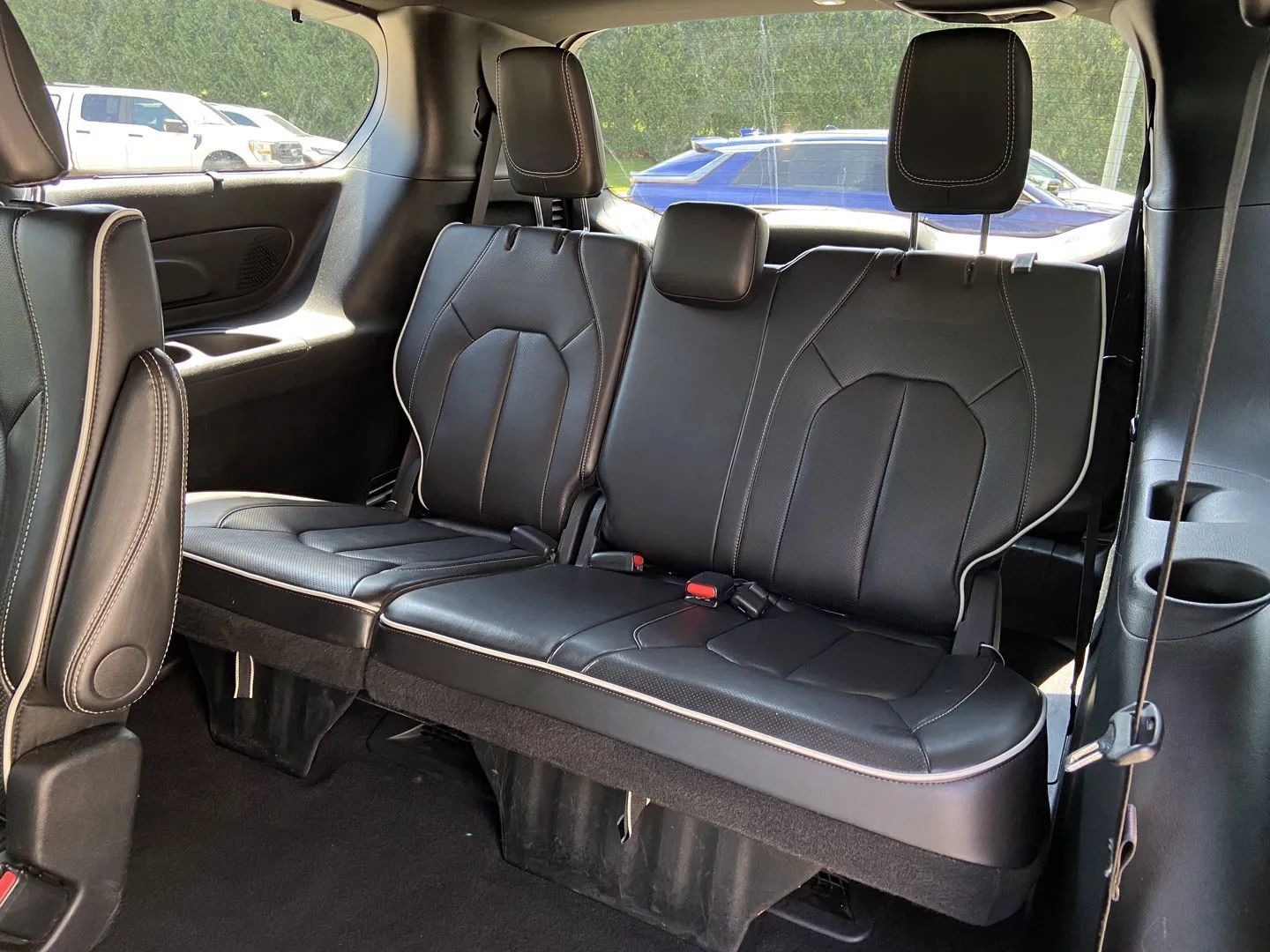 Used 2025 Chrysler Pacifica Limited FWD image 29