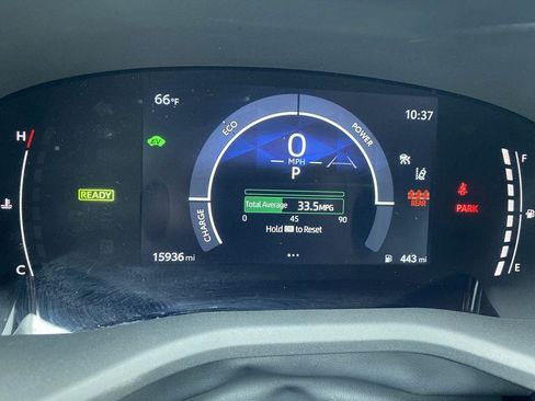 Used 2025 Toyota Camry SE image 15