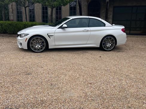 Used 2018 BMW M4 Convertible image 17
