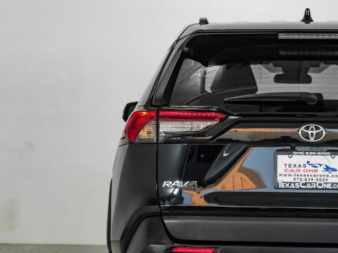 Used 2022 Toyota RAV4 XLE image 42