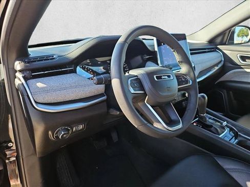 Used 2024 Jeep Compass Latitude AWD/4WD image 10