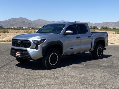 Used 2024 Toyota Tacoma TRD Off-Road AWD/4WD image 7