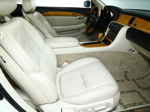 Used 2003 Lexus SC 430 Convertible image 32