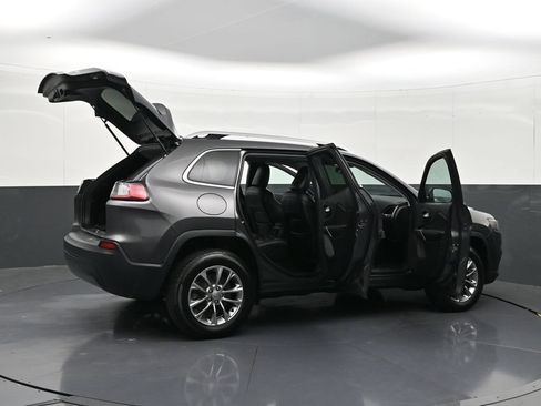 Used 2019 Jeep Cherokee Latitude Plus AWD/4WD image 32