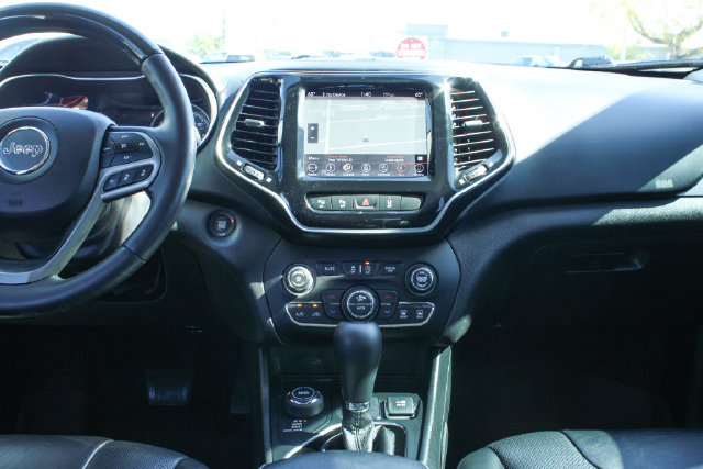 Used 2019 Jeep Cherokee Overland w/ Technology Group AWD/4WD image 18