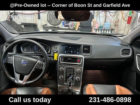 Used 2016 Volvo V60 T5 Cross Country Platinum AWD/4WD image 17