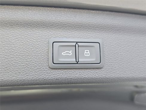 Used 2020 Audi Q3 2.0T Premium Plus image 9