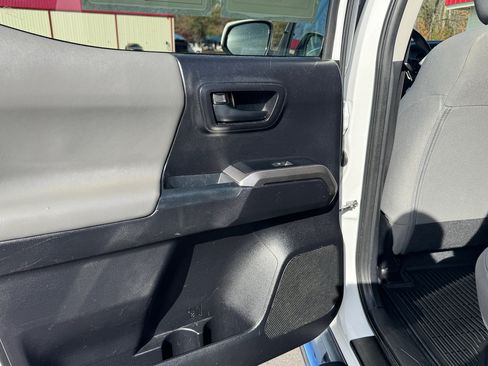 Used 2018 Toyota Tacoma SR5 image 11