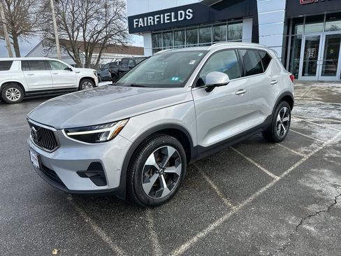 Used 2023 Volvo XC40 B5 Plus w/ Driver Assist Package image 1