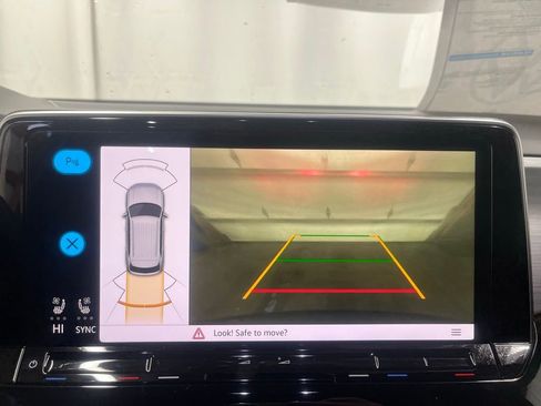 New 2026 Volkswagen Atlas Cross Sport SE image 17