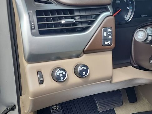 Used 2018 Chevrolet Tahoe LT AWD/4WD image 8