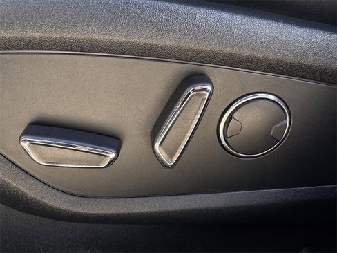 Used 2020 Lincoln Nautilus Reserve image 24