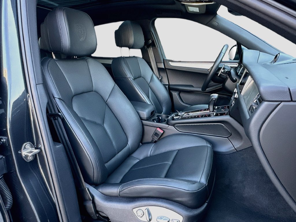 Certified 2026 Porsche Macan AWD/4WD image 29