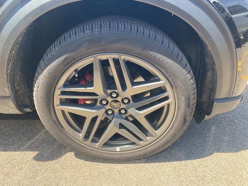 Used 2025 Ford Explorer ST-Line w/ ST-Line Street Pack AWD/4WD image 6