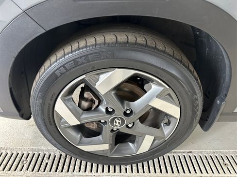 Used 2021 Hyundai Venue SEL FWD image 13