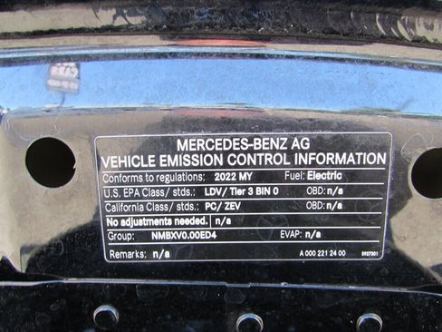 Used 2022 Mercedes-Benz EQB 300 4MATIC image 37