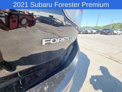 Used 2021 Subaru Forester Premium AWD/4WD image 8
