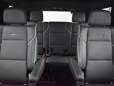 Used 2021 Cadillac Escalade Premium Luxury image 30