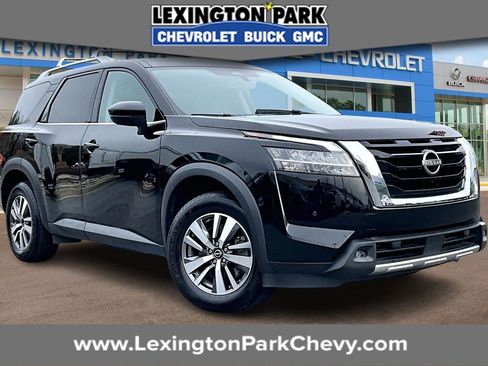 Used 2023 Nissan Pathfinder SL image 1