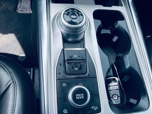 Used 2020 Ford Explorer XLT w/ Equipment Group 202A AWD/4WD image 16