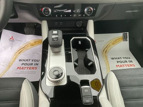 New 2026 Mitsubishi Outlander SE image 18