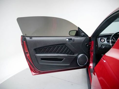 Used 2010 Ford Mustang GT Premium RWD image 22