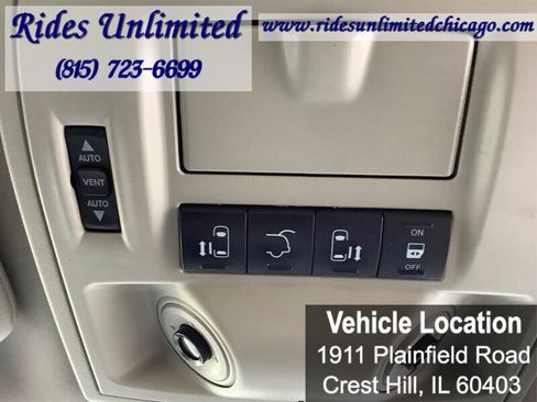 Used 2012 Chrysler Town & Country Touring-L w/ Entertainment Group #2 image 31