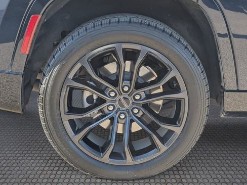 Used 2023 Jeep Grand Wagoneer Series III w/ Rear Seat Video Group 1 image 10