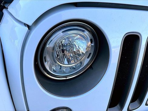 Used 2018 Jeep Wrangler Sport image 27