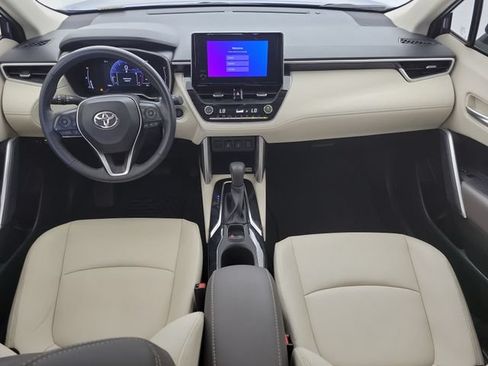 Used 2023 Toyota Corolla Cross XLE w/ Convenience Package FWD image 17
