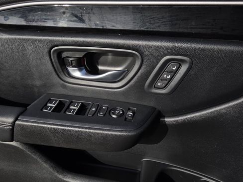 Used 2025 Honda Pilot EX-L image 18