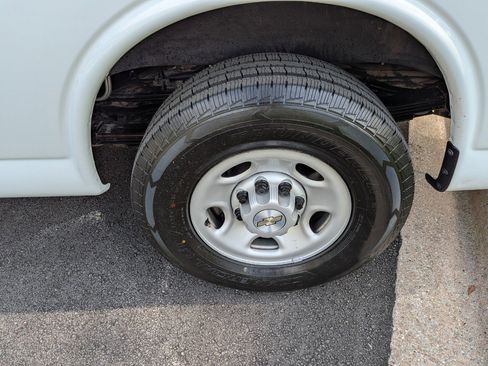 Used 2023 Chevrolet Express 3500 LS image 29