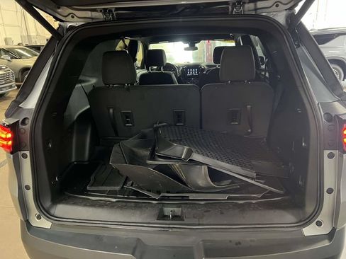 Used 2023 Chevrolet Traverse LT FWD image 10